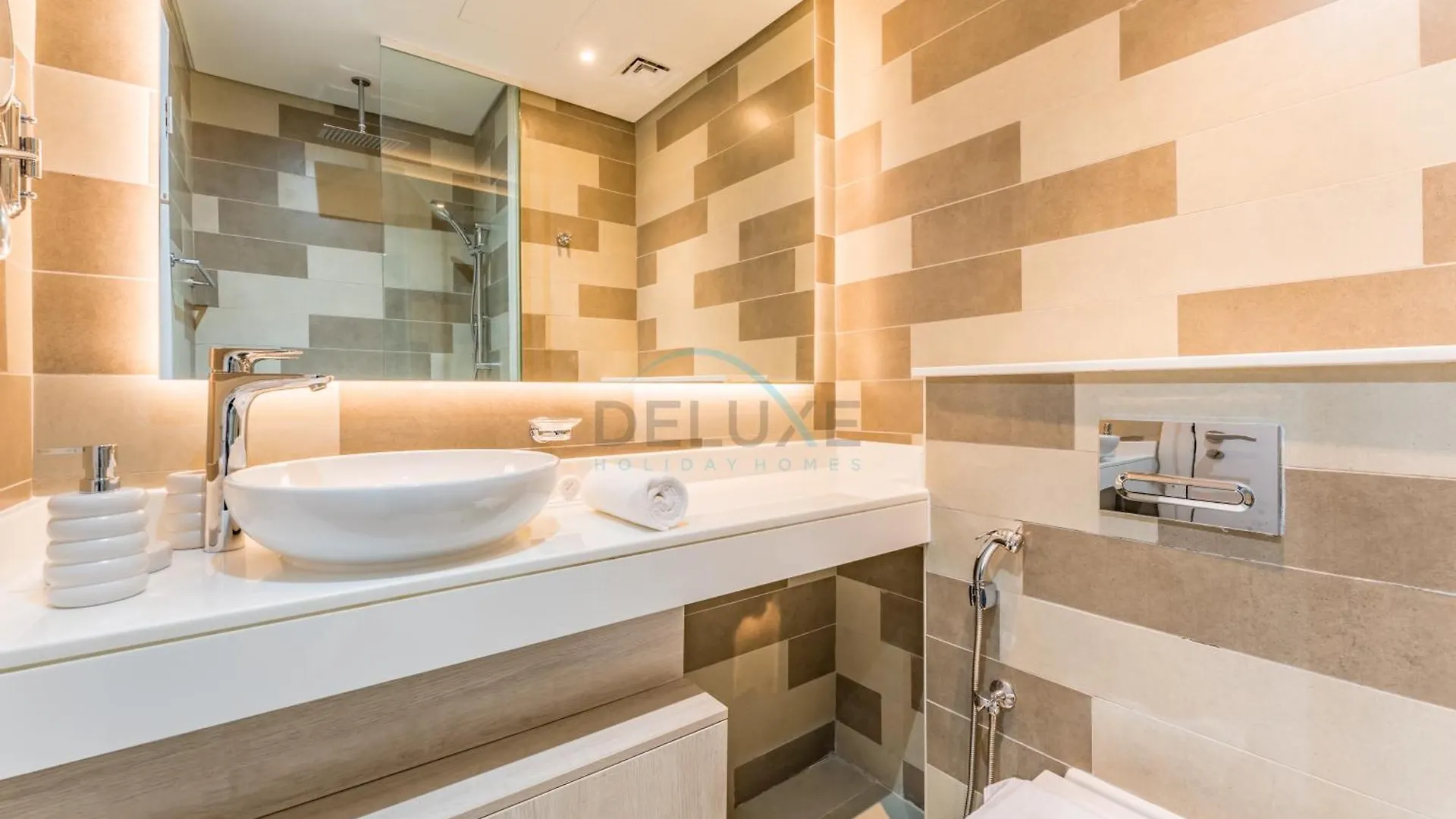 Apartman 1Br Near Atlantis & Nakheel Mall, Steps From Palm Viewing Deck, Seven Hotel & Apartment, Palm Jumeirah By Deluxe Holiday Homes Dubaj
